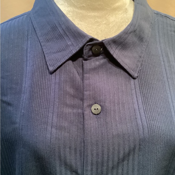 Van Heusen short sleeve button down shirt,Size 3XLT, in good condition - Picture 2 of 5